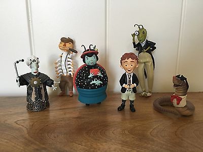 Figurines